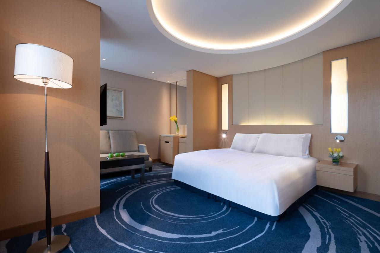 Crowne Plaza Shenzhen Futian, Near To Shenzhen Convention&Exhibition Centre, Shenzhen Stock Exchange And Shenzhen Civic Center, Outdoor Heated Pool Exterior photo