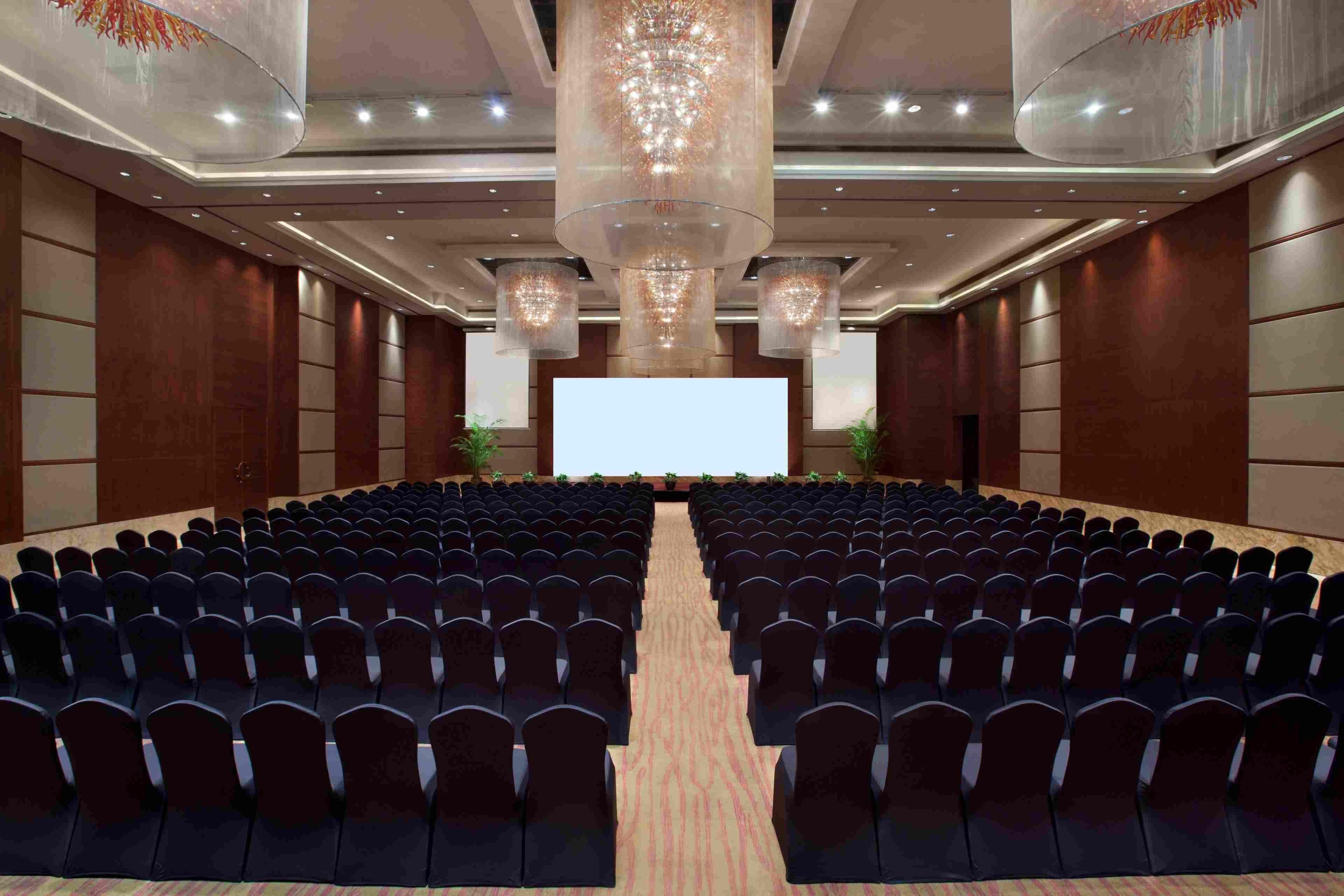 Crowne Plaza Shenzhen Futian, Near To Shenzhen Convention&Exhibition Centre, Shenzhen Stock Exchange And Shenzhen Civic Center, Outdoor Heated Pool Exterior photo